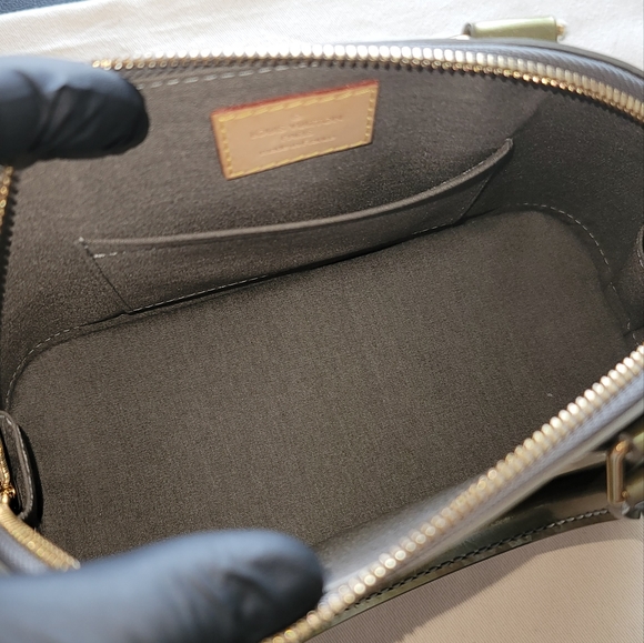 (Gaveaway on live on Whatnot at bonita bonita_co) Louis Vuitton Alma bb - Picture 8 of 9